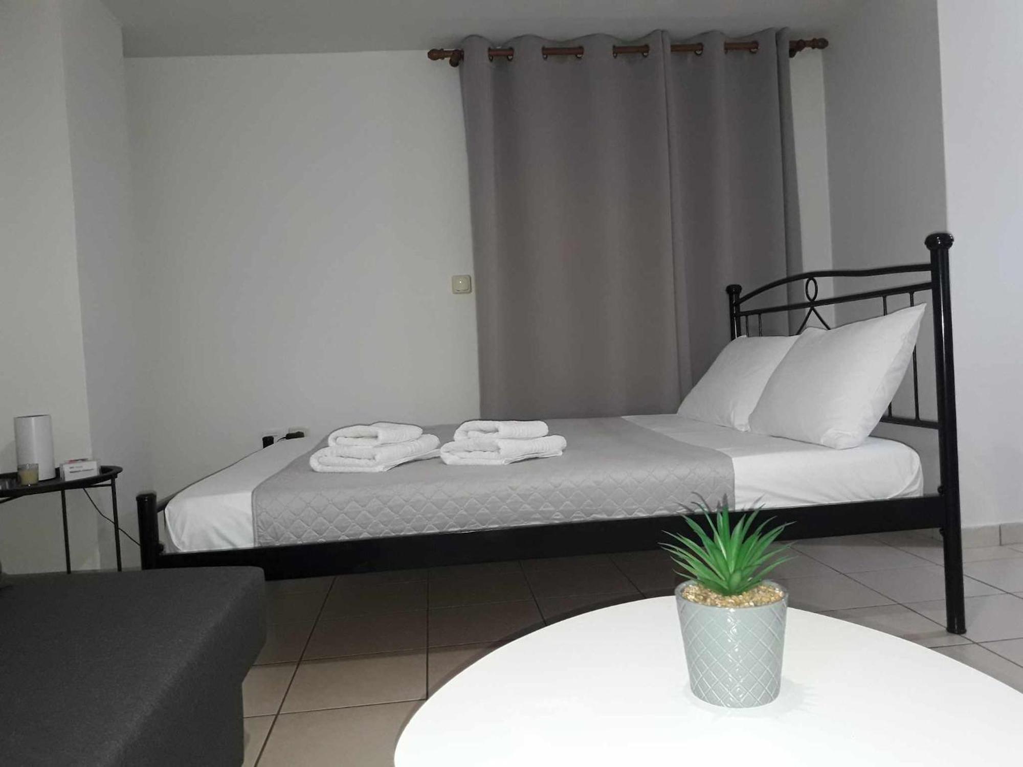 Simple, Calm And Center 2 Apartamento Calamata Exterior foto